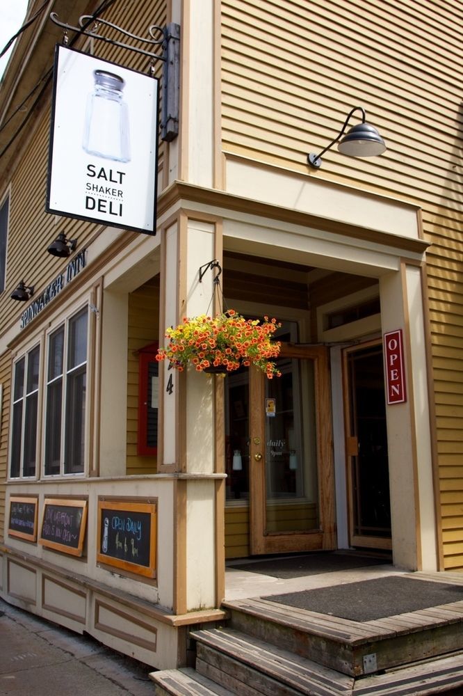 Salt Shaker Deli & Inn Lunenburg Exterior photo